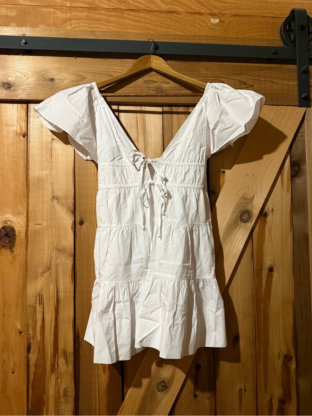 Olivaceous White Cotton Tie-Front Flutter Sleeve Babydoll Dress - Women Small 💕